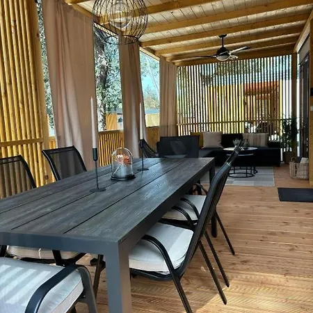 Mobile Ivana 营地 *