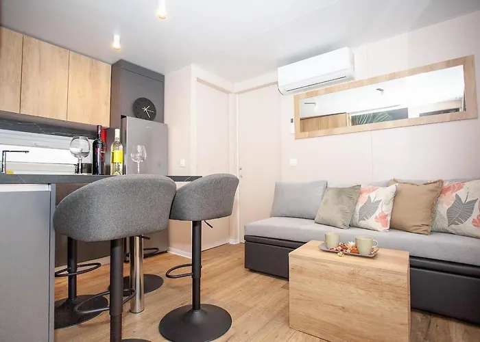 Mobile Ivana Biograd Na Moru