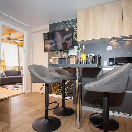 Mobile Ivana Biograd Na Moru