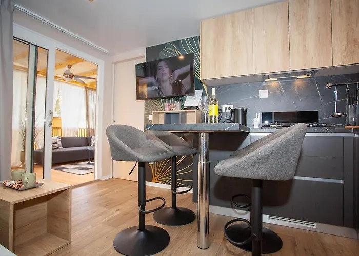 Mobile Ivana Biograd Na Moru